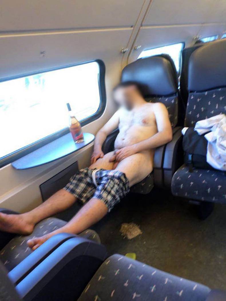 Отсосала парню в поезде